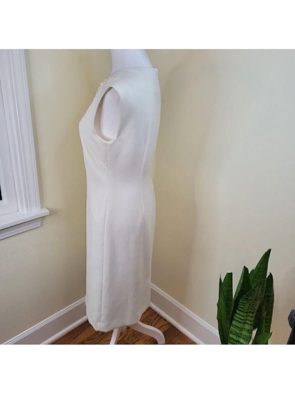 Tahari Sheath Dress Sleeveless Embellished Ivory White V-Neck Women's Size 2 - Picture 6 of 14